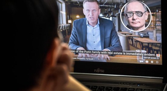 Фильму "Навальный" дали "Оскар". Как отреагировали в Кремле и Офисе Зеленского