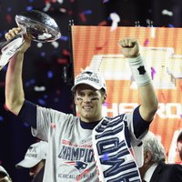 'Patriots' komanda uzvar prestižajā 'Super Bowl' izcīņā