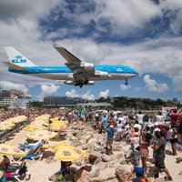 Dienas ceļojumu foto: Lidmašīnas nosēšanās Santmārtinas lidostā - gandrīz pludmalē