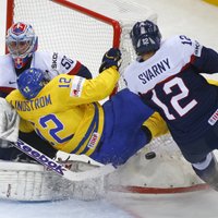 Zviedrijas hokejisti 'nomētā' slovākus un turpina čempionātu bez zaudējumiem