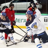 Somijas hokejisti nenosargā pārsvaru un 'bullīšos' pārspēj Šveici