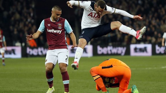 Tottenham Vincent Janssen, West Ham goalkeeper Adrian