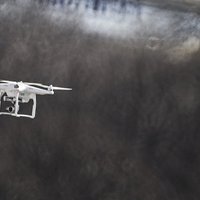 Gulbenē vīrietis testē dronu virs militārā objekta un tiek aizturēts