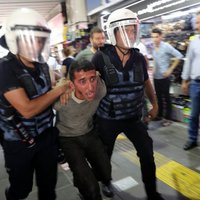 98 000 turku vēlas atgūt pēc puča zaudēto darbu