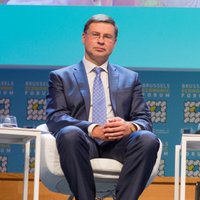 Dombrovskis līdztekus EK viceprezidenta amatam varētu kļūt arī par tirdzniecības komisāru