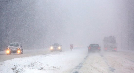 Lielākajā daļā Latvijas braukšanas apstākļi ir apgrūtināti