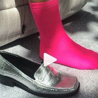 ВИДЕО. Как спрятать длинные носки под обувью летом