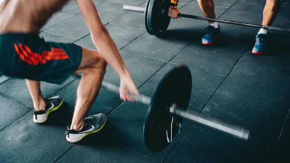  fitness krosfits svaru zāle treniņi