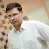 Dombrovskis: Iedzīvotājiem jāļauj sajust ekonomiskās izaugsmes augļus