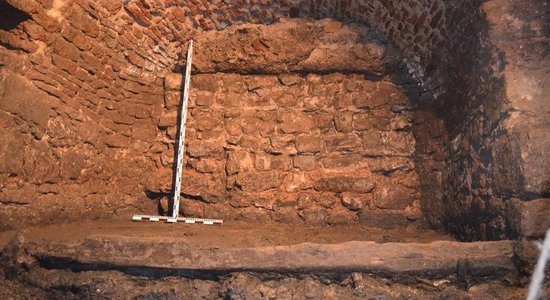 Под набережной в Риге нашли остатки древнего бастиона: до марта для машин введены ограничения