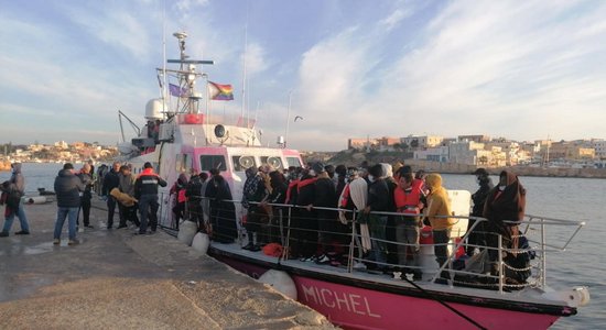 Šogad Eiropā pa Vidusjūru ieradušies 186 000 migrantu, ziņo ANO