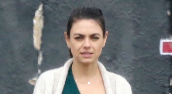 Mila Kunisa pieķerta ne visai glaimojošā izskatā