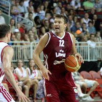 Latvijas basketbolisti pārbaudes spēlē gūst pārliecinošu uzvaru pār Krieviju