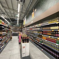 Алкоголь можно будет купить в магазинах до 20.00 шесть дней в неделю, по воскресеньям - до 18.00, решила комиссия Сейма