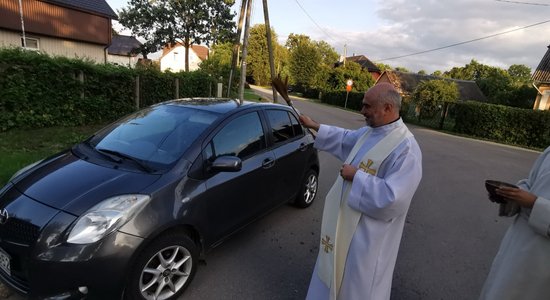 Svētā Kristapa aizbildnībā – Rīgā svētīs šoferus un viņu auto