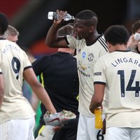 'Manchester United' un 'Leicester City' izcīna uzvaras un turpina spraigu cīņu par vietu Čempionu līgā