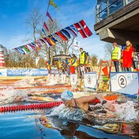 Jelgavā sacensībās ziemas peldēšanā piedalījušies ap 250 dalībnieku
