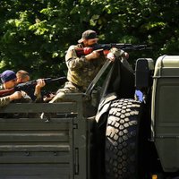 На востоке Украины собираются ввести режим ЧП; стрельба не утихает