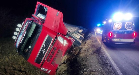 ФОТО. Пьяный дальнобойщик из Латвии совершил аварию и притворялся пассажиром