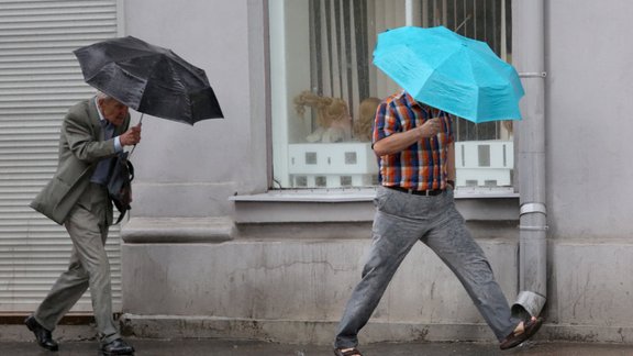 Pietrūka vēja – kas notiek ar elektroenerģijas cenām Baltijā?