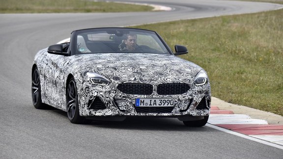 BMW demonstrē jauno 'Z4'