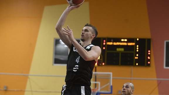 'VEF Rīga' Latvijas basketbola līderu duelī pieveic 'Ventspili'