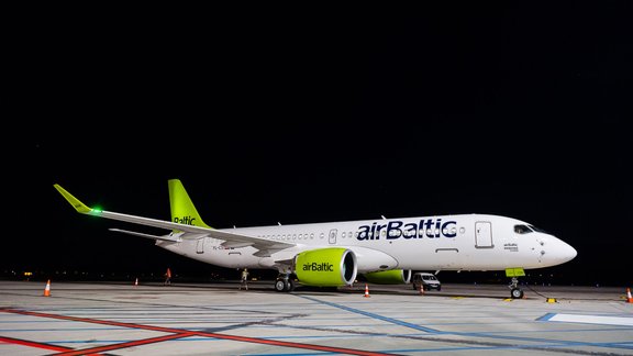 Airbaltic sagaida devīto CS300 - YL-CSI - 14