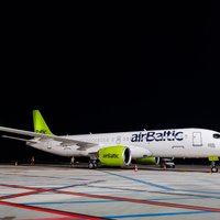 Foto: 'airBaltic' saņem devīto jauno 'Bombardier'