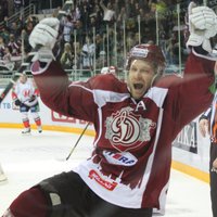 Video: Skvorcovs gūst divus vārtus; Rīgas 'Dinamo' izmoka uzvaru pār pastarīti