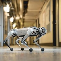 Video: MIT zinātnieki atrāda deviņu veiklu robotu-gepardu komandu