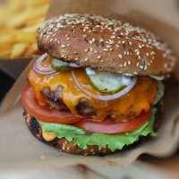 Foto: Ieskats burgeru cienītāju festivālā Doma laukumā