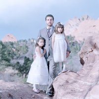 Необычный фотопроект: отцы хранящие невинность своих дочерей