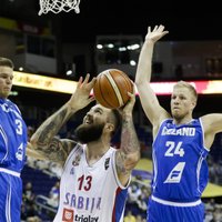 Serbijas basketbolisti nepažēlo Islandi; otro uzvaru gūst slovēņi