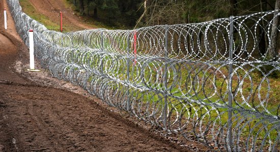 Более сотни человек в день: границу Латвии продолжают штурмовать беженцы-нелегалы