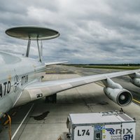 ФОТО: В аэропорту "Рига" приземлился самолет-разведчик НАТО