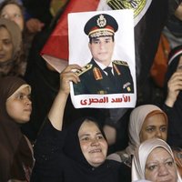 Ēģiptes armijas galva aicina iedzīvotājus uz ielu protestiem