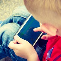 Pētījums: 55 procenti bērnu ir atkarīgi no interneta