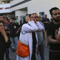 Triecienā slimnīcai Gazas joslā gājuši bojā vairāki simti cilvēku, ziņo palestīnieši