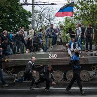 Separātistu 'tautas republikas' varētu atzīt par teroristu organizācijām, pieļauj ministrs