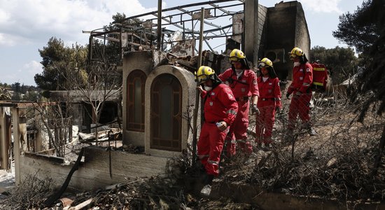 Meža ugunsgrēkos Grieķijā vismaz 80 bojāgājušie; meklē pazudušos