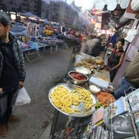 Sīrijas tirgotāji iztiku pelna ar alus un čipsu pārdošanu 'Islāma valsts' kaujiniekiem