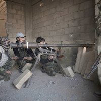 ASV Sīrijas nemierniekiem sniegs palīdzību; ieročus nepiegādās