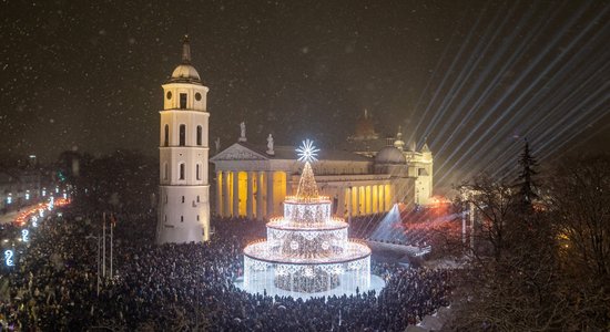 No gaismas festivāliem līdz mirdzošām eglītēm – Lietuva ieskandina Ziemassvētkus