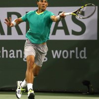 Nadals Indianvelsas turnīrā pārliecinoši pārspēj Federeru