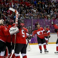 Kanādas hokejisti Sočos triumfē otrajās olimpiskajās spēlēs pēc kārtas