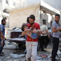 Neilgi pirms pamiera gaisa uzlidojumos Sīrijā vismaz 100 bojā gājušie