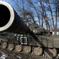 В НАТО обвинили Россию в поставках новых вооружений на Украину