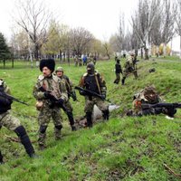 Noklausītā telefonsarunā Krievijas diversantiem dod rīkojumu atbruņot Ukrainas karavīrus