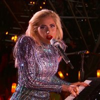ВИДЕО: Леди Гага выступила на Супербоуле с тремя сотнями дронов