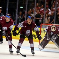 Latvijas hokeja izlase PČ ceturtdaļfinālā tiekas ar zaudējuma rūgtumu vēl neizjutušo Zviedriju